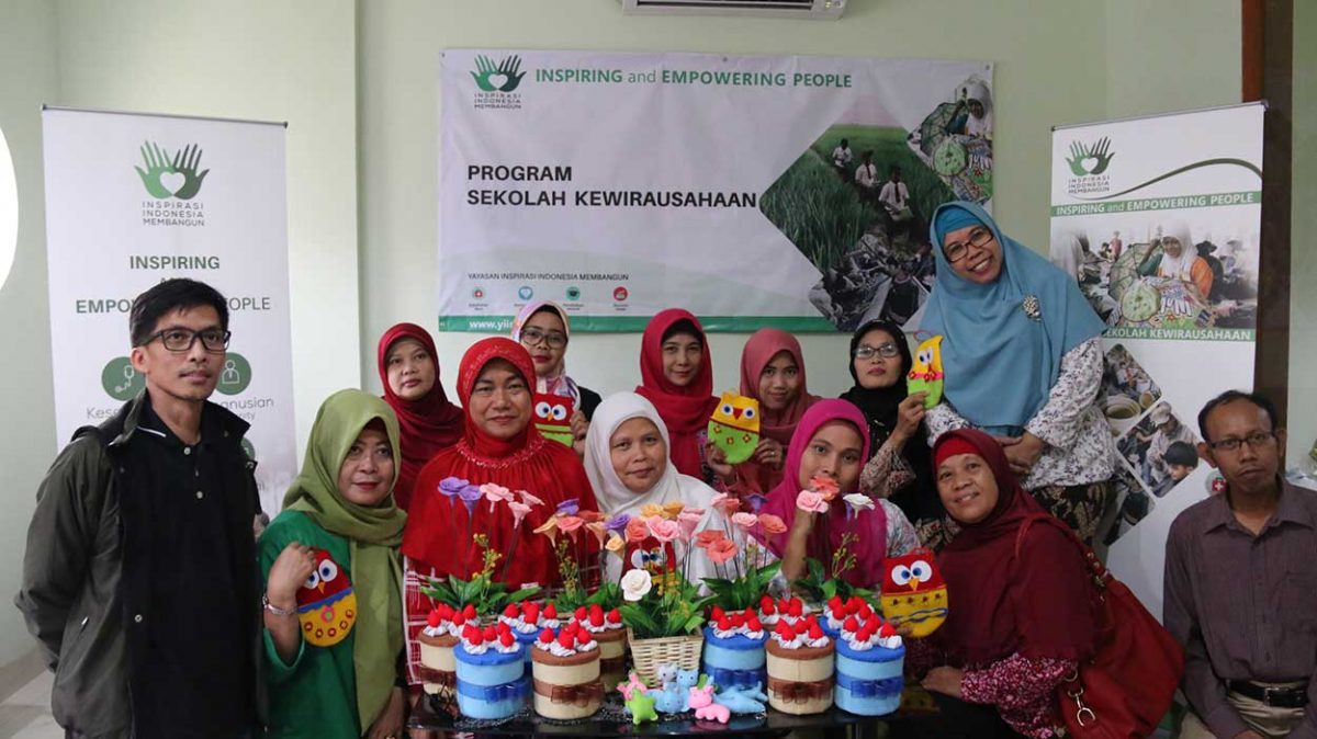 Participants of YIIM creative handicraft training displaying handmade soap floral arrangements