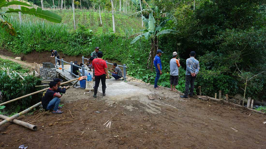 Inspirasi Bridge Improves Market Access for Farmers in Taji Village gallery image 4 Inspirasi Bridge Improves Market Access for Farmers in Taji Village gallery image 4