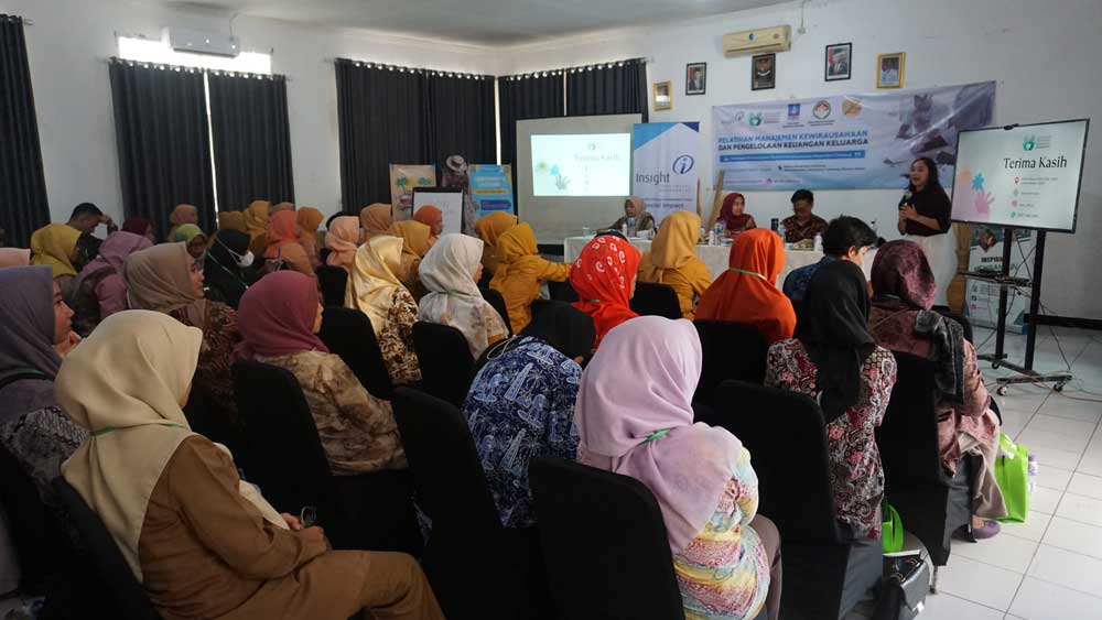 Entrepreneurship and family finance training in Carenang