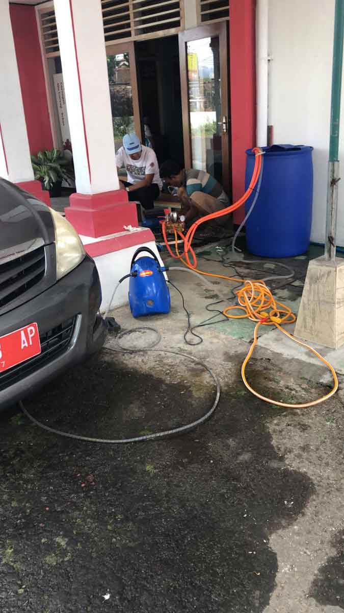 Panut Panuju operates a vehicle-washing service Panut Panuju operating his vehicle-washing business