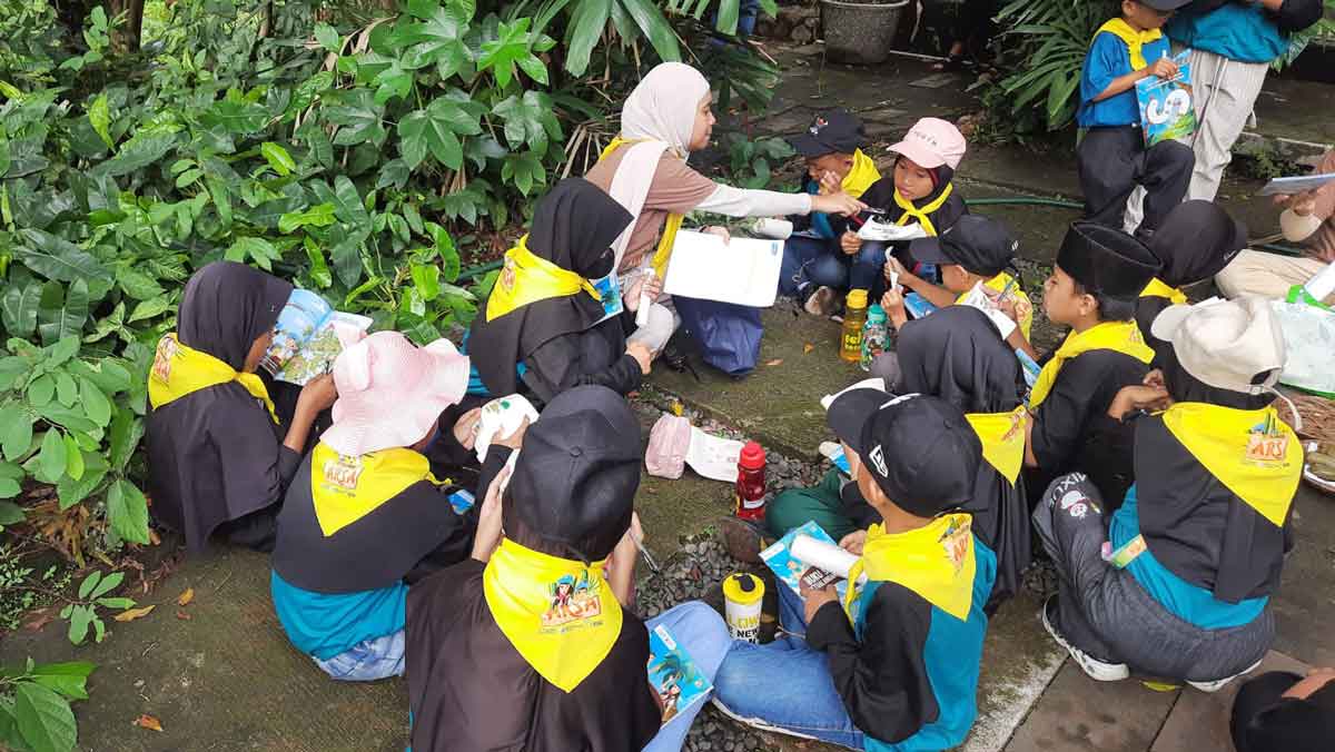 Children joining the Petualangan ARSA environmental literacy edutrip