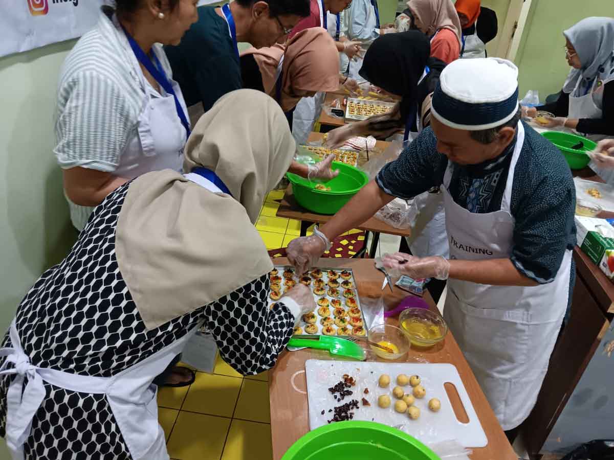 Inclusive cookie-baking entrepreneurship training in Jakarta