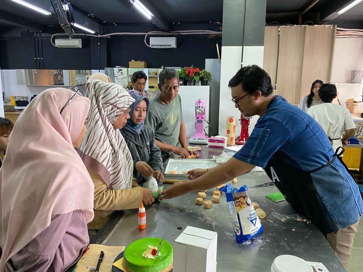 Inclusive baking demonstration for YIIM food-business alumni Inclusive baking demonstration for YIIM food-business alumni