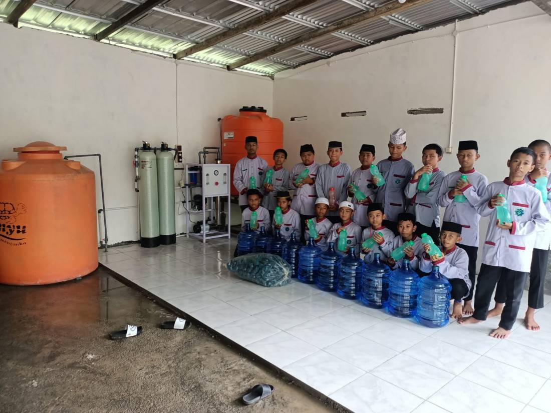 Clean-water refill station developed for Pesantren Riyadhul Huffadz Clean-water refill station developed for Pesantren Riyadhul Huffadz
